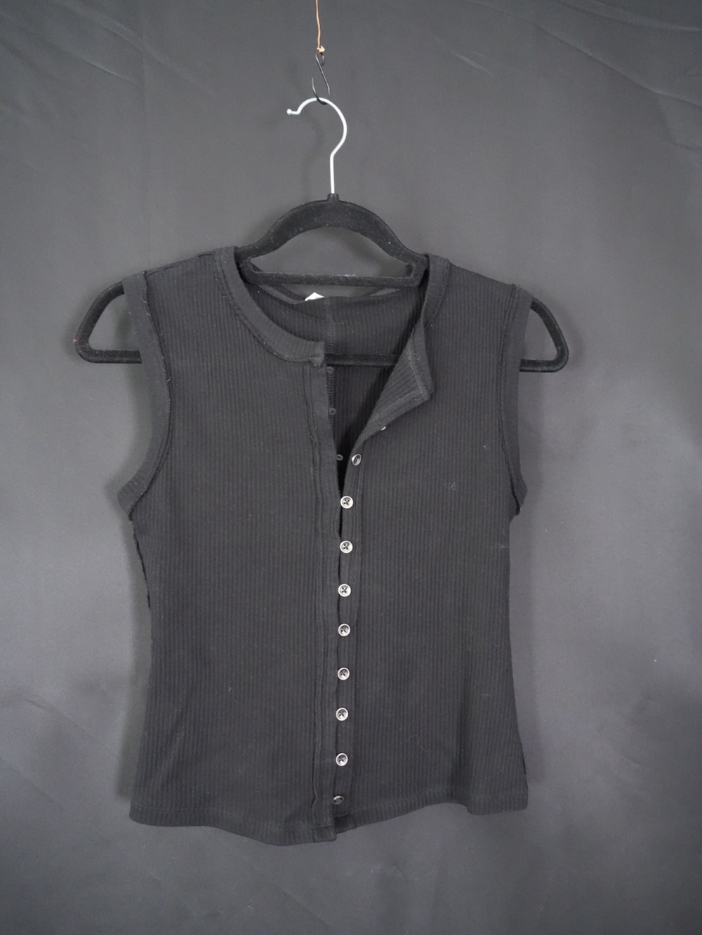 Button-Front Ribbed Sleeveless Tank Top - Black